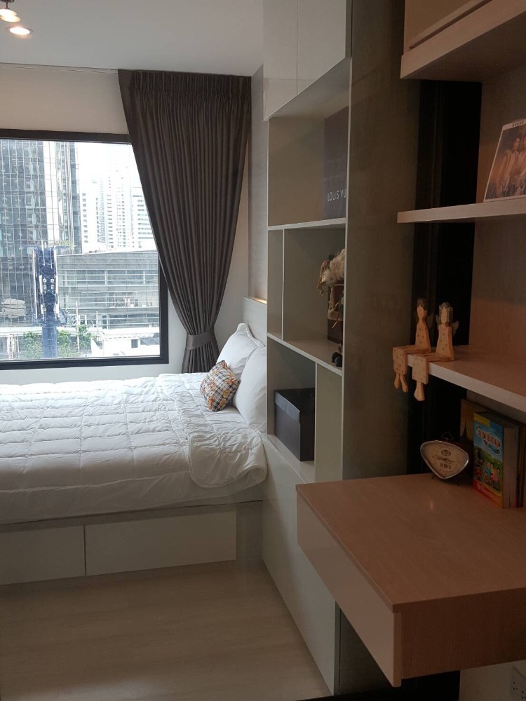 For RentCondoRama9, Petchburi, RCA : Condo for rent: Life Asoke, fully furnished, ready to move in, high floor.