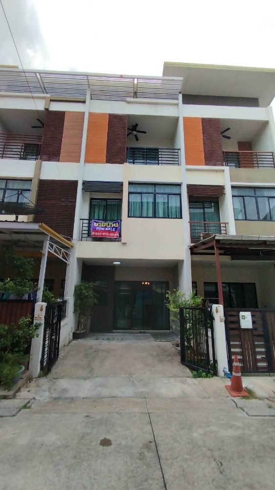 For SaleTownhouseThaphra, Talat Phlu, Wutthakat : Urgent sale, luxury 3-storey townhouse, 3 bedrooms, 3 bathrooms, project on Kanchanaphisek and Ratchaphruek - Kanlapaphruek roads