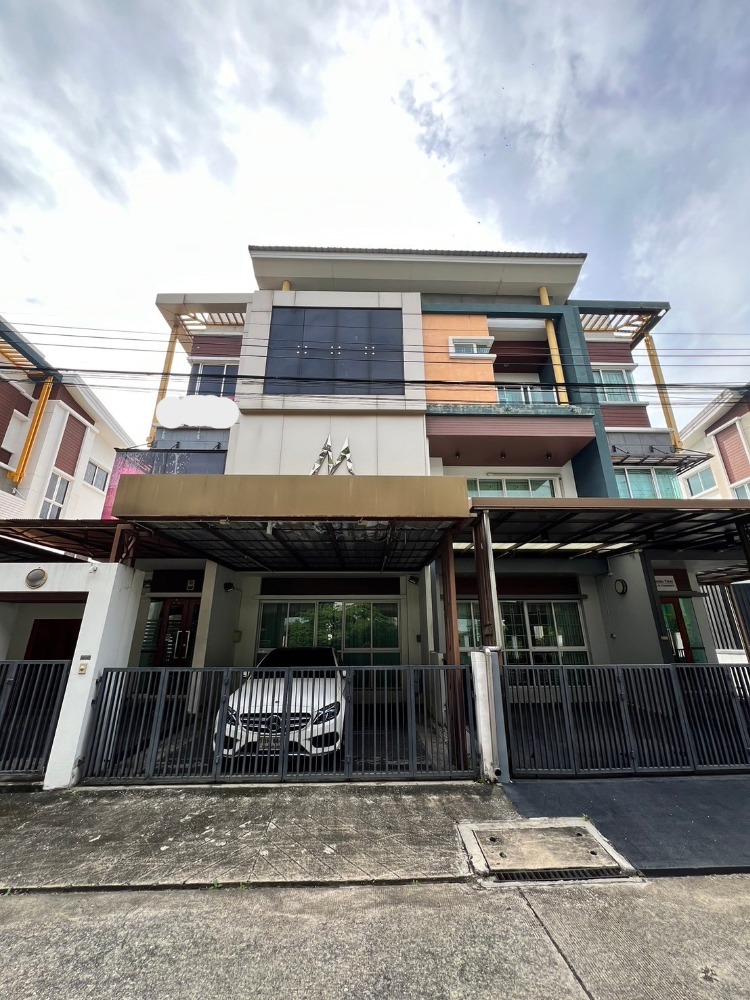 For RentHouseChaengwatana, Muangthong : 3floors 6bedrooms 4bathrooms with fully furnished as in the picture, Next to Chaengwattana Road