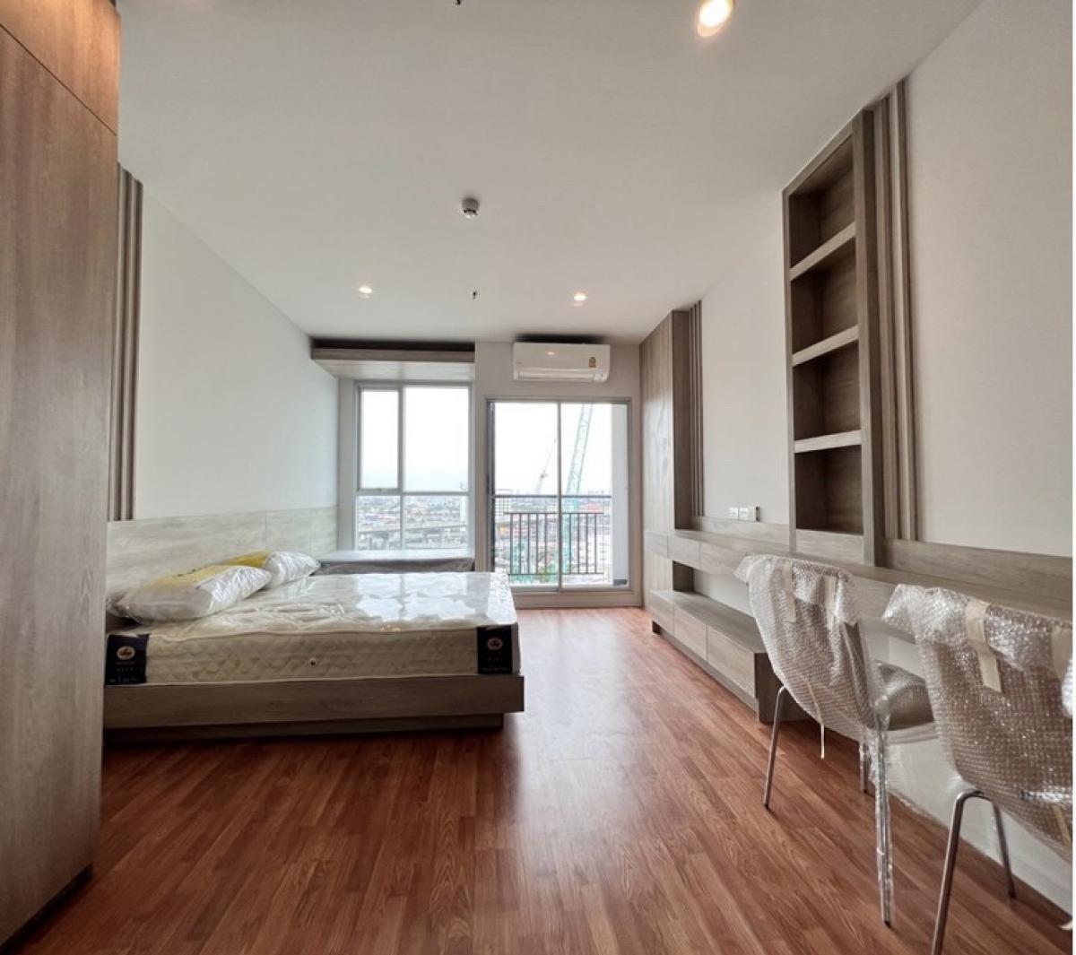 For SaleCondoPinklao, Charansanitwong : Condo for sale near Central Pinklao, Condo Lumpini Park Boromarajonani-Sirindhorn, special price, size 22.95 square meters, near MRT Bang Yi Khan, book today and receive special privileges. Free complete electrical appliances + furniture for free! Expense