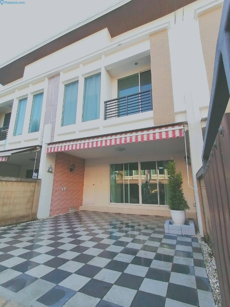 For RentTownhouseLadkrabang, Suwannaphum Airport : Townhouse 3 bedrooms, 2 bathrooms , fully furnished , good location(Robinson ,Paseo ), beautiful house