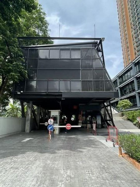 For RentRetailRama9, Petchburi, RCA : Space for rent, 1st floor, 100 sq m, Phetchaburi-Asoke area, next to the main road, suitable for a clinic, spa, transportation, cafe, near MRT Phetchaburi, Singha Complex, Srinakharinwirot University, ARL Makkasan, near Asoke-Phetchaburi intersection.