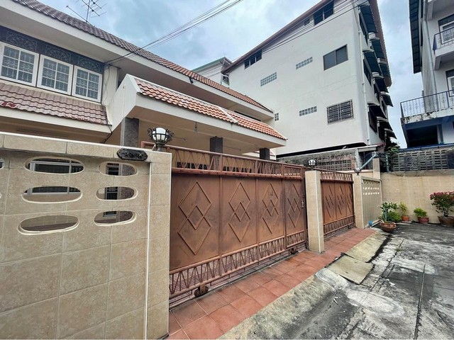 For RentHousePinklao, Charansanitwong : For rent, 2-storey detached house, 90 sq m, Tha Phra area, Charansanitwong 1, Bangkok Yai, Phetkasem, house for a large family, near MRT Tha Phra 500 m, near The Mall Tha Phra