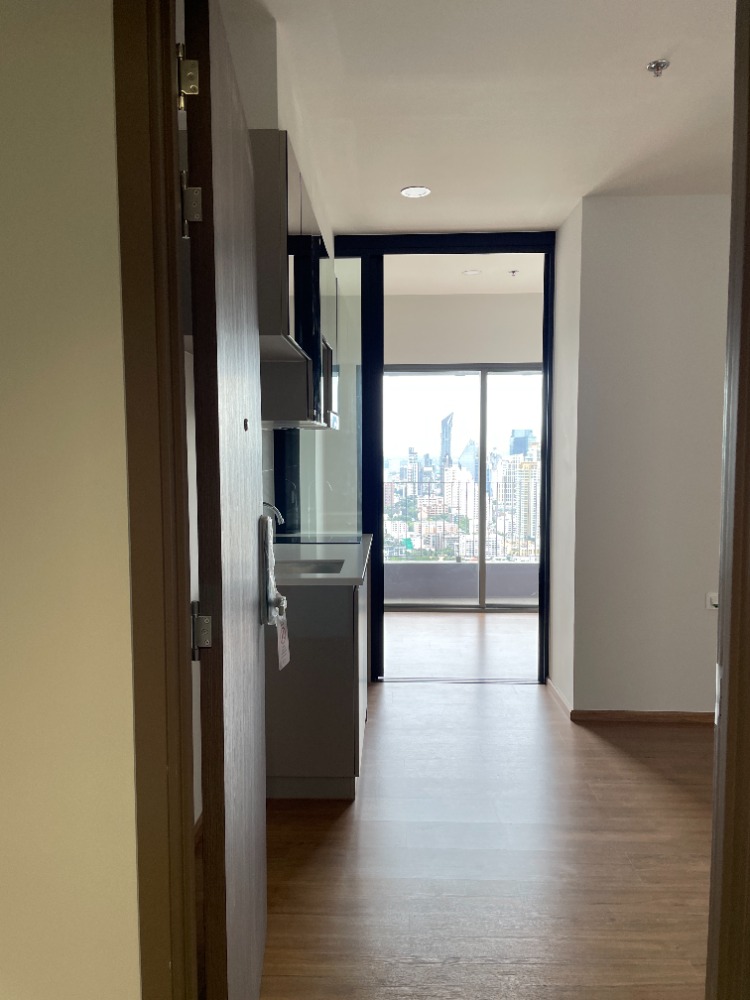 For SaleCondoRama9, Petchburi, RCA : Condo for sale, Cloud Thonglor-Phetchaburi, 37th floor, usable area 24.00 sq m, studio size, 1 bathroom, convenient travel, next to New Phetchaburi Road, connected to CBD Asoke and New CBD Rama 9, near MRT Phetchaburi, BTS Phrom Phong. , and Si Rat Expres