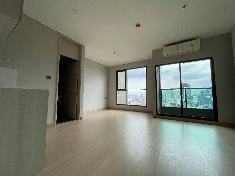 For SaleCondoKasetsart, Ratchayothin : Condo for sale Lumpini Park Phahon 32, 14th floor, size 27.67 sq m, studio, 1 bathroom, convenient travel, next to the main road in the heart of Phahon Yothin, near BTS and Kasetsart University, central Sky Facilities, complete for every lifestyle.