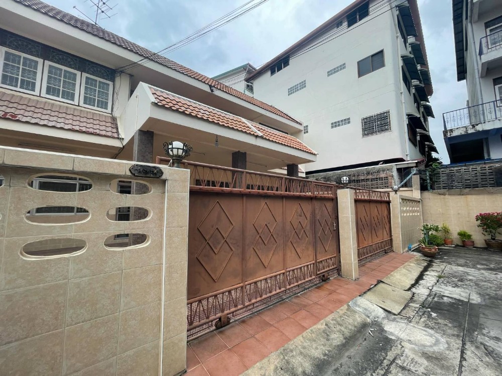 For RentHousePinklao, Charansanitwong : Large 2-story detached house for rent, Soi Charan 1, near MRT Tha Phra, beautiful house, ready to move in.