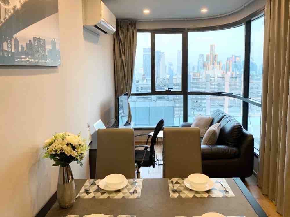 For RentCondoRatchathewi,Phayathai : for rent Q chidlom 1 bed 35sqm high floor !!☘️☘️