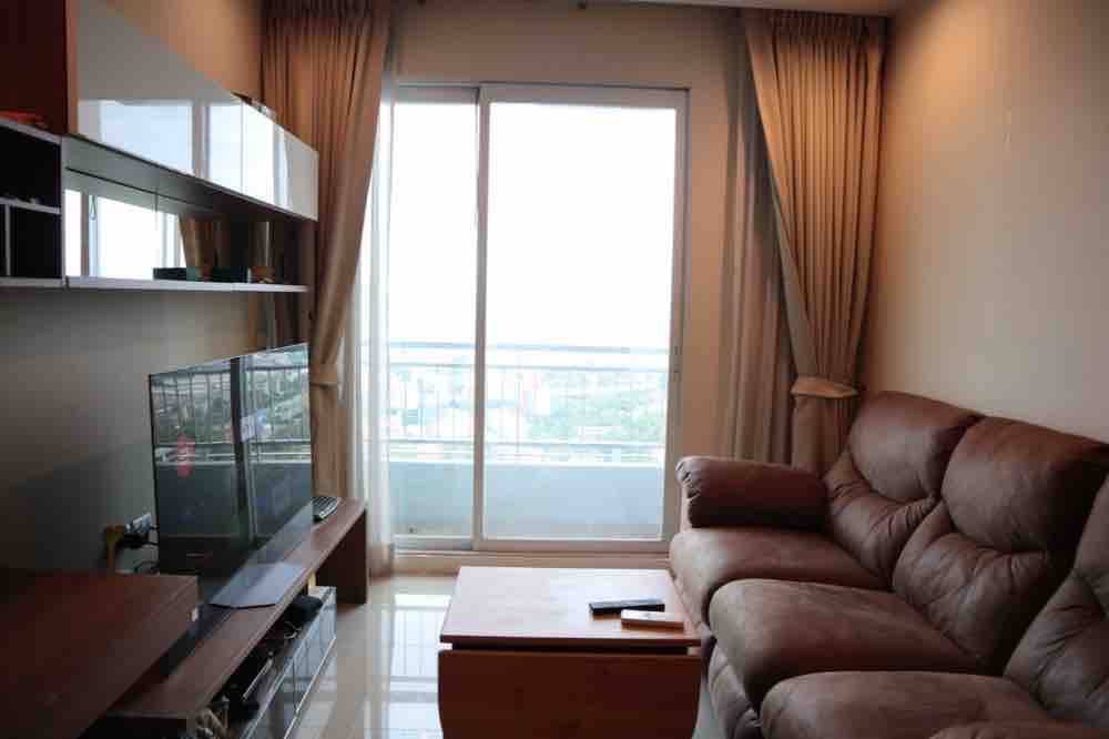 For RentCondoRama9, Petchburi, RCA : for rent high floor room very good price Circle 1