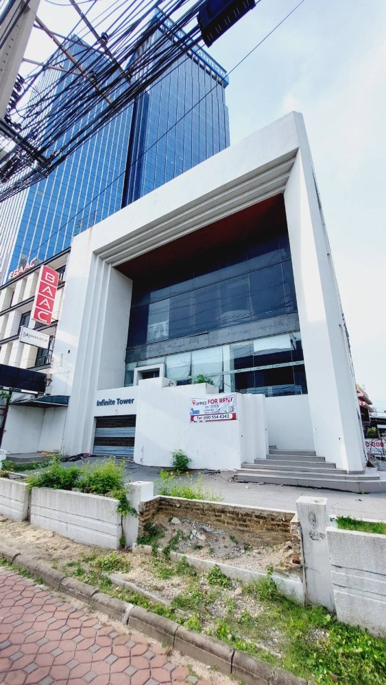 For RentOfficeBangna, Bearing, Lasalle : Rent a 3.5-storey Stand Alone office building at the corner of Bangna-Trad Road intersecting with Srinakarin Road. Bangna-Trad Road, Bangna Subdistrict, Bangna District, Bangkok