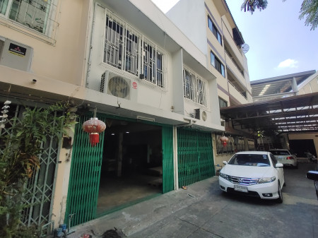 For SaleShophouseRama3 (Riverside),Satupadit : Cheap sale, commercial building, commercial building, 5 booths, 2 floors, 65 sq.w., hit through each other, good location, accessible in 2 alleys, located in Soi Sathonthip, Soi Sathupradit 34, near the expressway, Sarasas Pattana School, Central Rama 3