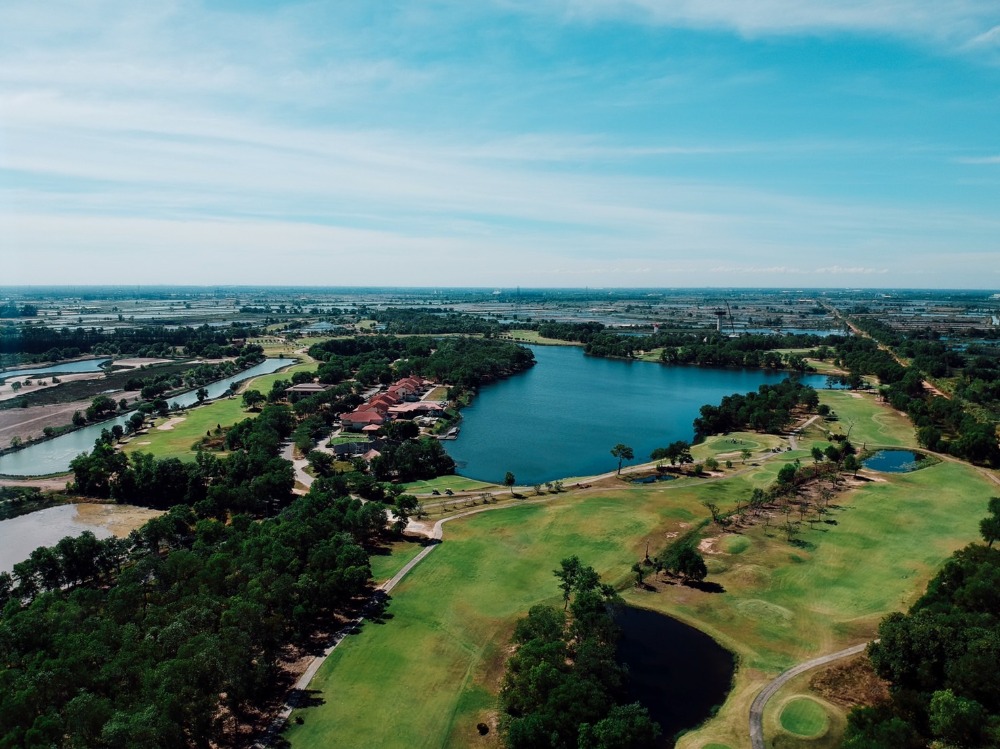 For SaleLandChachoengsao : Selling golf course, Plong Yao, Chachoengsao Province, area 1,047 rai, ready to continue the business.