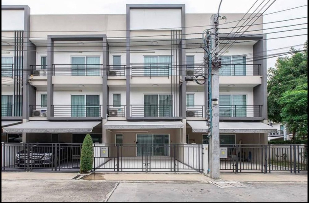 For SaleTownhouseOnnut, Udomsuk : 🔥3-storey townhome for sale Baan Klang Muang Sukhumvit 77 Soi On Nut 17**Sold with tenant**