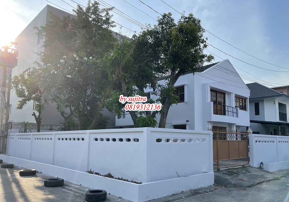 For RentHouseRatchadapisek, Huaikwang, Suttisan : For rent: 2-storey detached house, 80 sq m, corner unit, newly renovated, near MRT Sutthisan, Ratchada-Sutthisan Road