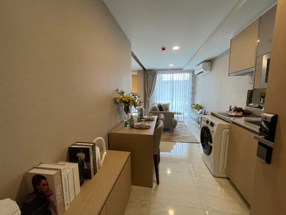For SaleCondoSukhumvit, Asoke, Thonglor : Condo for sale, Townhouse Asoke, 8th floor, usable area 33.6 sq m, 1 bedroom, 1 bathroom, Low Rise Condo, Japanese style, in Soi Sukhumvit 23, away from BTS Asoke & MRT Sukhumvit 600 m. Quiet atmosphere. Surrounded by green space
