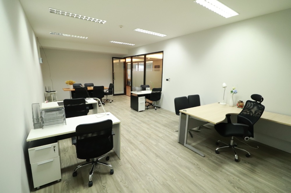 For RentHome OfficeChaengwatana, Muangthong : Office for rent, 90 sqm., Muang Thong, Chaengwattana, 350 baht/sqm. 091-817-9955.