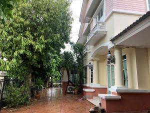 For SaleHouseBang Sue, Wong Sawang, Tao Pun : Beautiful single house for sale, surrounded by gardens, waterfront house, Village Lagoon view.