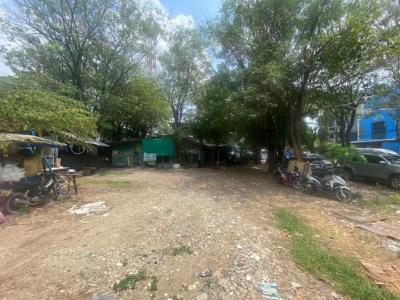 For SaleLandSukhumvit, Asoke, Thonglor : Land for sale with buildings, 1 rai 2 ngan 12 square meters (orange area), Soi Lasan 32, Sukhumvit 105, Bangna, Bangkok.