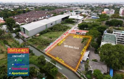 For SaleLandYothinpattana,CDC : Selling cheap! Land along the Ekamai-Ramintra Expressway - next to the canal. (suitable for building houses + offices) 1-0-82 rai surrounded by complete facilities