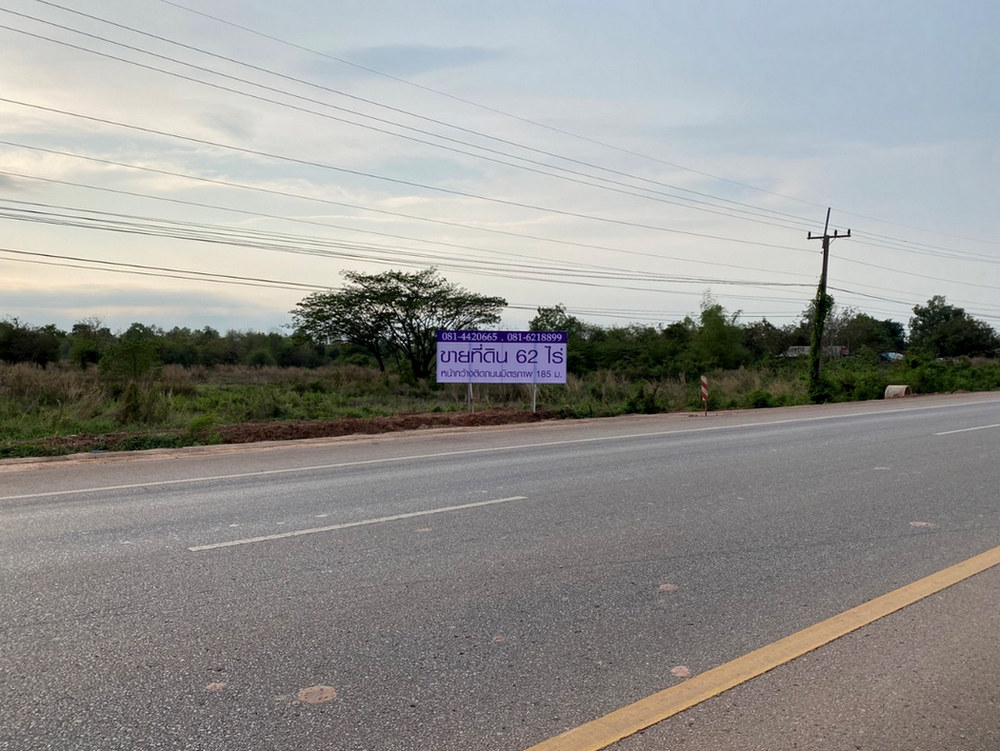 For SaleLandUdon Thani : For inquiries, call 081-442-0665. Land for sale in Udon Thani-Nong Khai, on Mittraphap Road, 185 meters wide, gateway to Vientiane, near the airport, area 61-2-83 rai, excellent location.