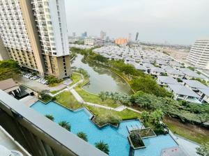 For RentCondoBangna, Bearing, Lasalle : [Ready to move in 1/9/2024] Condo for rent, newly decorated, ready to move in, lake view, Parkland Srinakarin Lakeside