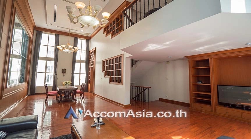 For RentHouseSukhumvit, Asoke, Thonglor : Pet-friendly | 4 Bedrooms House for Rent in Sukhumvit, Bangkok near BTS Thong Lo at Baan Klang Krung Thonglor (1813373)