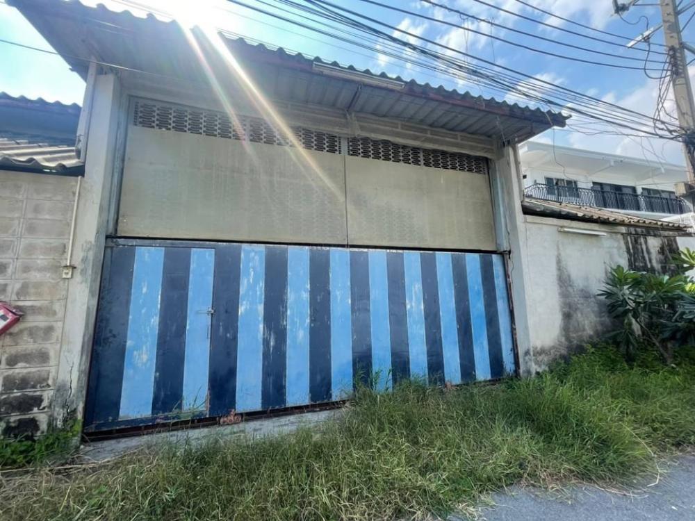 For RentWarehouseRathburana, Suksawat : Warehouse space for rent, 2,200 square meters, Suksawat, Samut Prakan, near Bhumibol Bridge, Rama 3