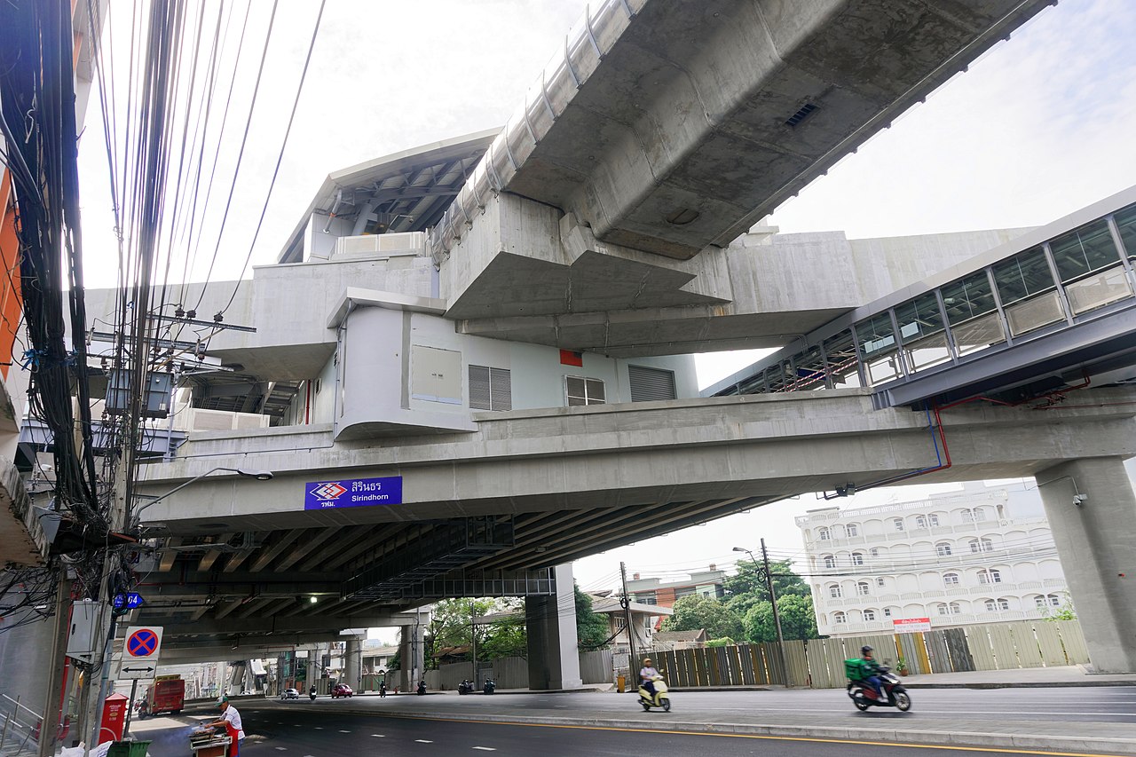 Lumpini Selected Charan 65-Sirindhorn Station (ลุมพินี ซีเล็คเต็ด จรัญ 65-สิรินธร สเตชั่น) คอนโดที่คนจรัญ ต้องกดไลค์ 👍 ใกล้รถไฟฟ้าแค่หน้าบ้าน ร้านค้ามากมาย สบายรอบทิศ สะดวกรอบทาง