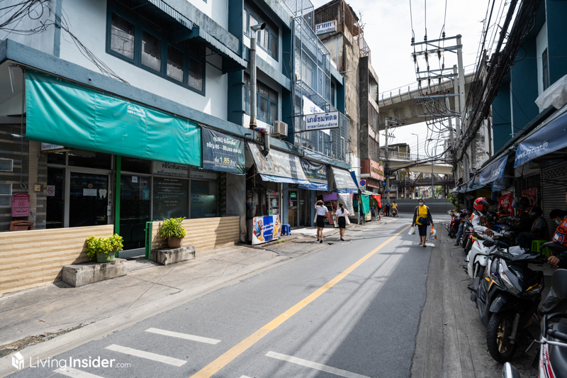 Lumpini Selected Charan 65-Sirindhorn Station (ลุมพินี ซีเล็คเต็ด จรัญ 65-สิรินธร สเตชั่น) คอนโดที่คนจรัญ ต้องกดไลค์ 👍 ใกล้รถไฟฟ้าแค่หน้าบ้าน ร้านค้ามากมาย สบายรอบทิศ สะดวกรอบทาง