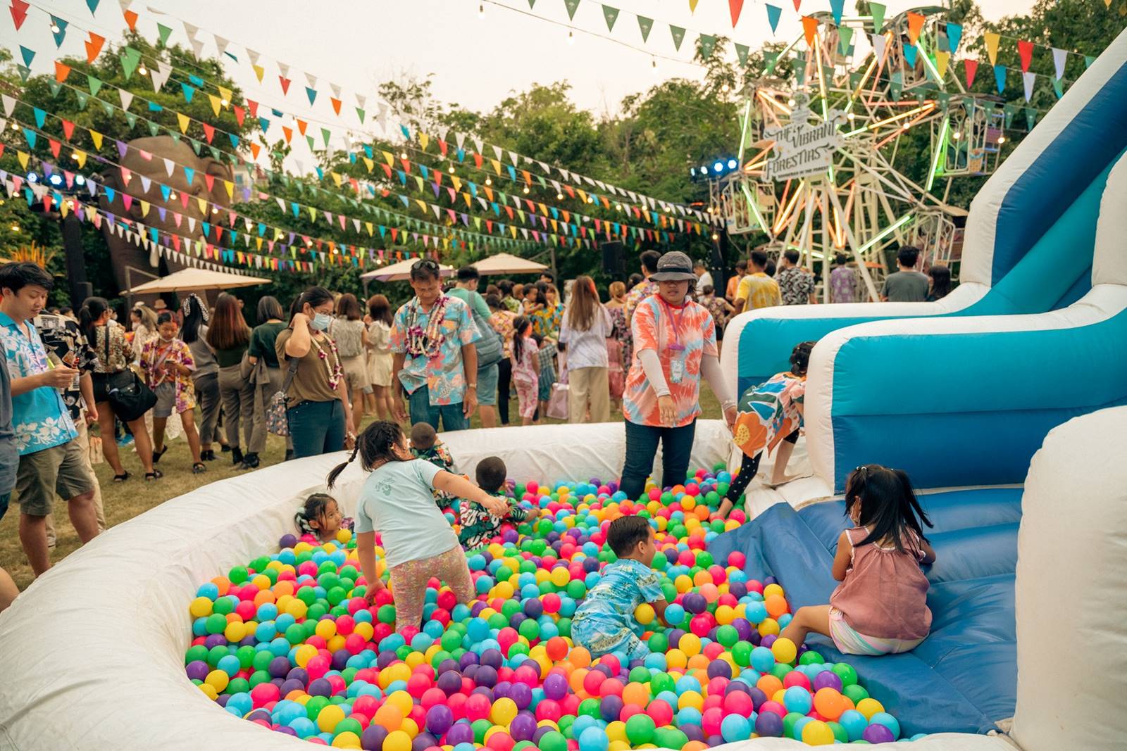 ‘เดอะ ฟอเรสเทียส์’ เนรมิตมหัศจรรย์งานสงกรานต์ ผู้ร่วมงานแน่น อบอวลความสุขทุกครอบครัว 