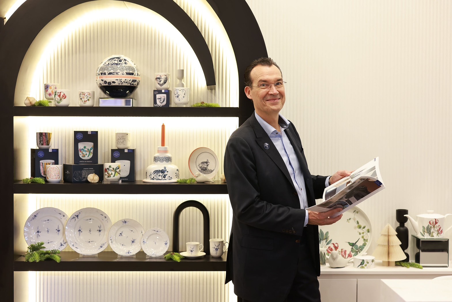 “คริสตัล โฮม” ยกระดับความร่วมมือ “Villeroy & Boch”เปิด Flagship Store แห่งแรกในไทย พร้อมเปิดตัวคอลเลกชันใหม่ “Antao” และ “Hommage to Hommage” เติมแรงบันดาลใจตกแต่งห้องน้ำหรูครบทุกความต้องการ