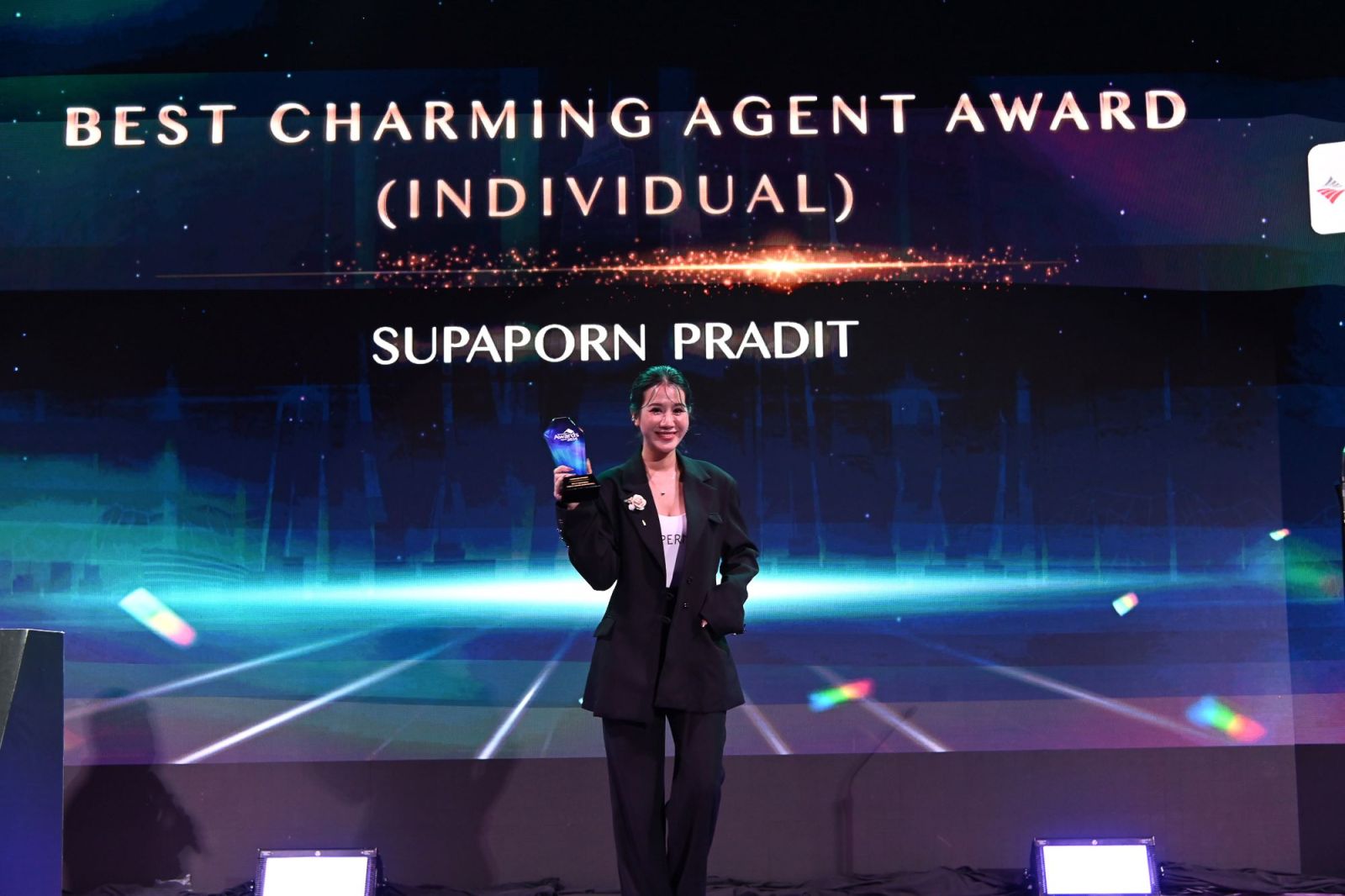 สรุปผลประกาศรางวัล จากงาน “Livinginsider Agent Awards 2024”  งานประกาศรางวัลความสำเร็จ “นายหน้าอสังหาริมทรัพย์แห่งปี” ครั้งที่ 2  เวทีมอบรางวัลที่ยิ่งใหญ่ที่สุด ในวงการนายหน้าอสังหาฯ แห่งประเทศไทย