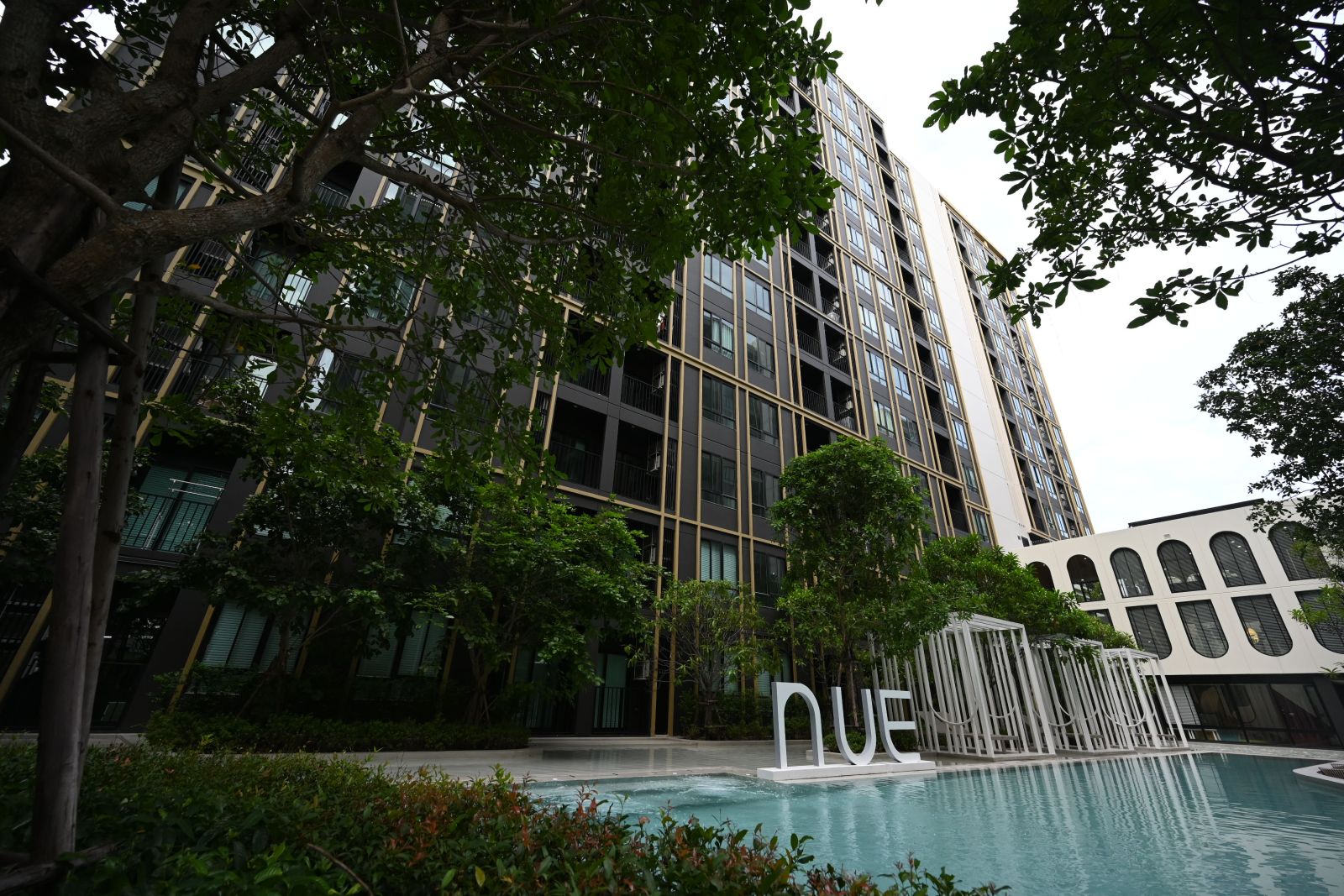 Nue Connex Condo Don Mueang เปิดบ้านต้อนรับลมหนาว จัด Pool Party พร้อมมินิคอนเสิร์ตในสวน