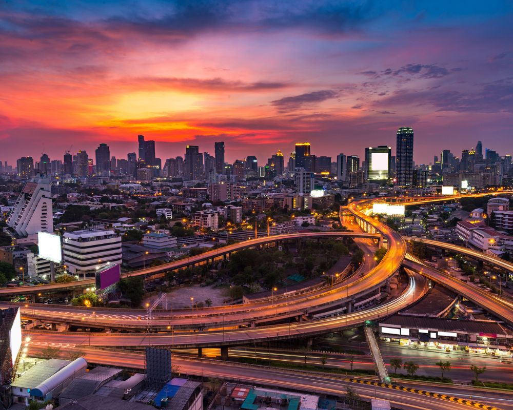 เข้าถึงถนนหลักและทางด่วนได้ง่าย