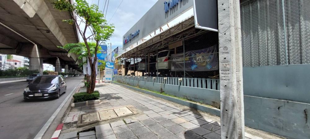 For SaleLandRama9, Petchburi, RCA : Land for sale on Rama 9 Road, next to the main road