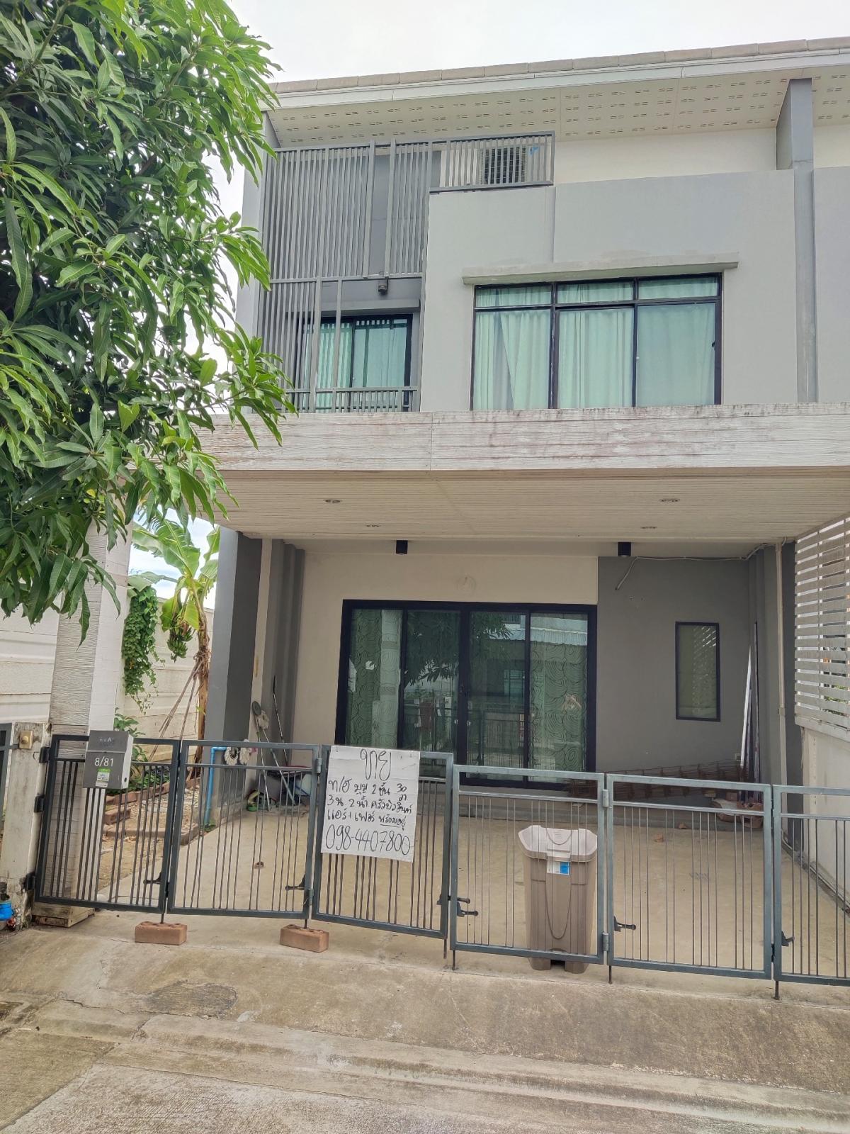 For SaleTownhouseLadkrabang, Suwannaphum Airport : Urgent sale, 2-storey townhouse, corner unit, 29.5 sq m., The Stories, Wongwaen-On Nut, Soi Kanchanaphisek 39, near Gemopolis Industrial Estate, Suvarnabhumi Airport