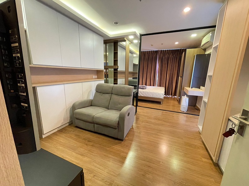 For RentCondoBang Sue, Wong Sawang, Tao Pun : 🌵 [For rent] The Tree Interchange (1BR 36 sq m / 12,000 baht) 32nd floor, Building B, near the BTS, call 0636241455 !!