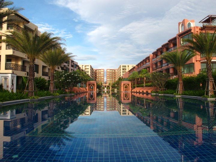 For RentCondoHuahin, Prachuap Khiri Khan, Pran Buri : Beachfront Premium Condo for Rent Good Price!