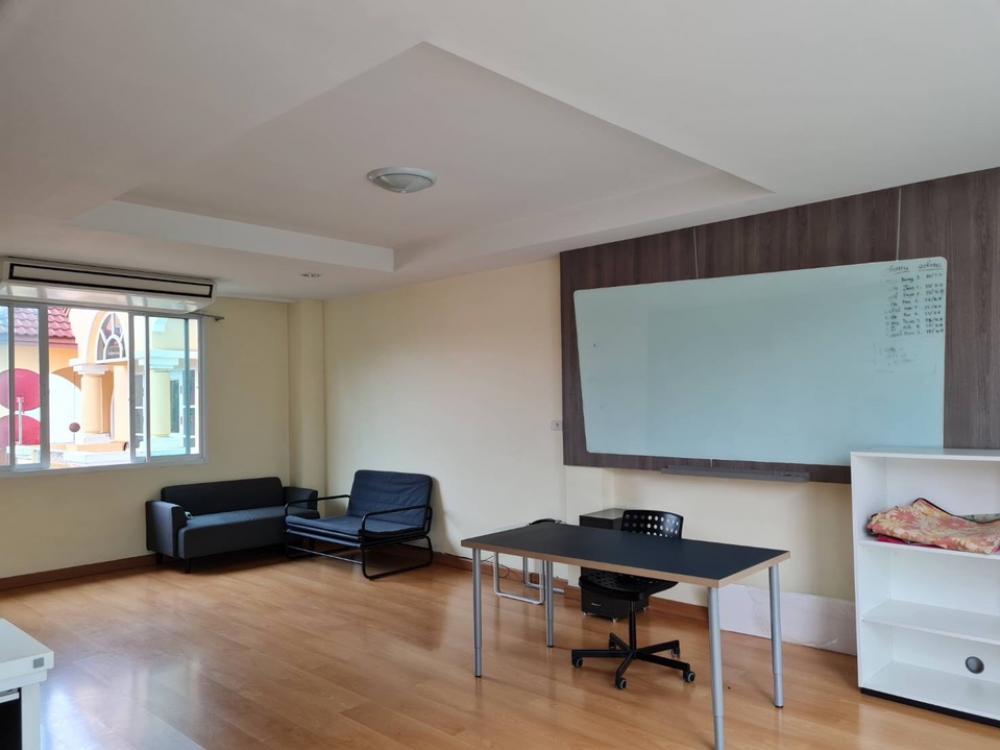 For RentTownhouseSukhumvit, Asoke, Thonglor : Co-Agent Welcome; Townhouse for rent, On Nut, can be used as a home office, residence and company registration, ready to move in, easy to travel, near BTS On Nut, only 800 meters, line:@ynv1923x