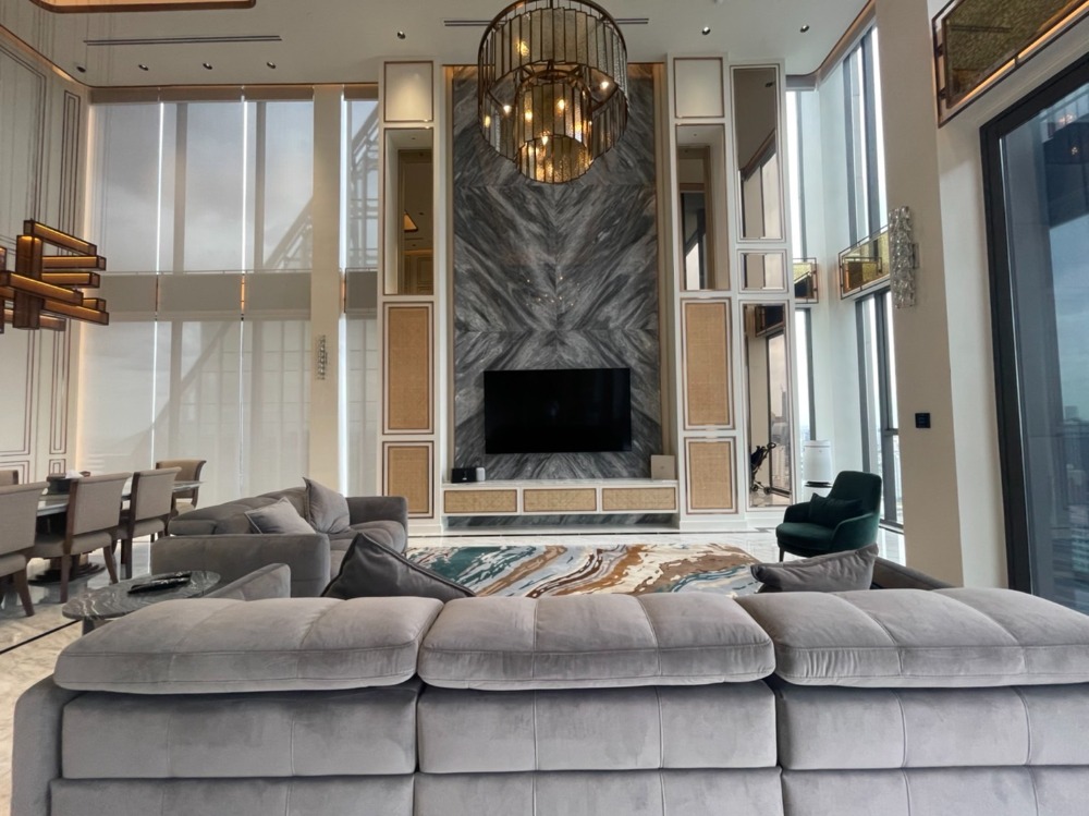 For SaleCondoRama9, Petchburi, RCA : Penthouse for sale, Ultimate Class condominium "The Esse at Singha Complex"  Beautifully decorated room, complete with furniture.