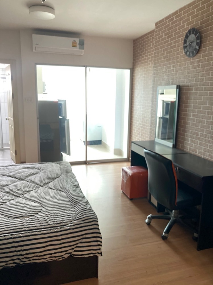 For SaleCondoRattanathibet, Sanambinna : Selling cheap for 1.5 million (owner) pool floor room is hard to find Studio decorated and ready to move in with electrical appliances. The pool floor on the 6th floor is very convenient to walk to and exercise.