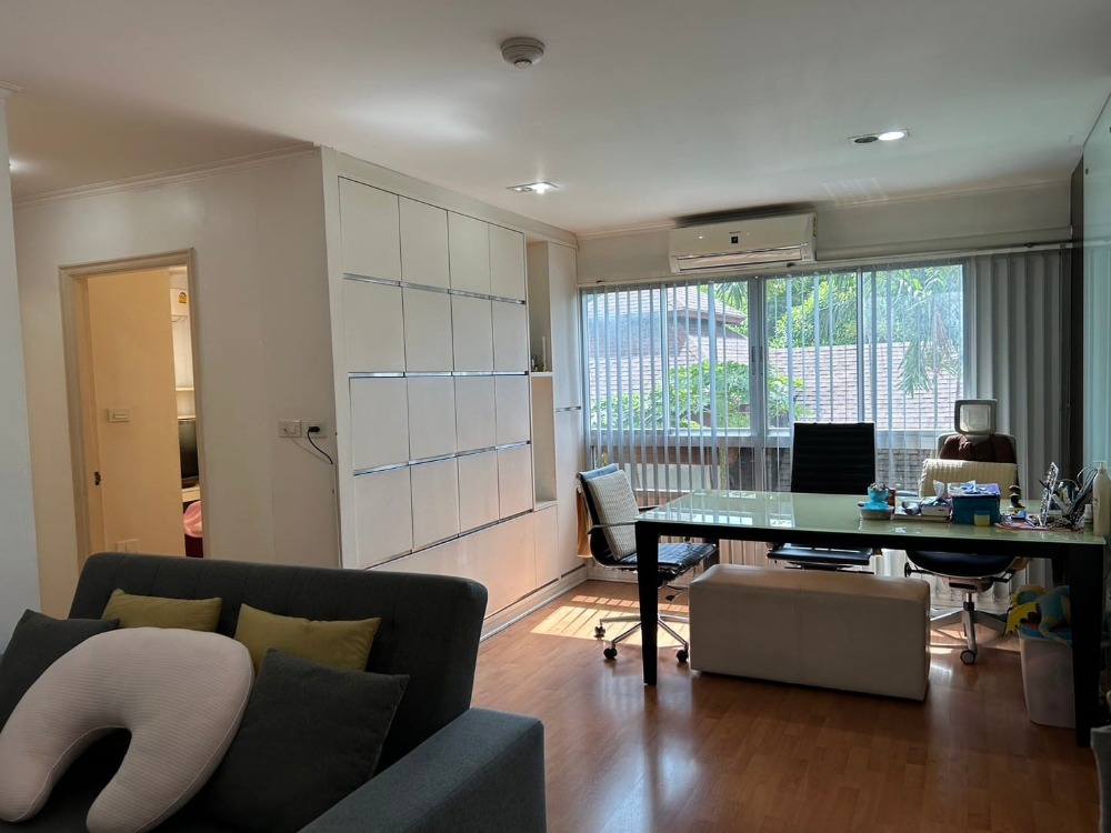 For RentCondoRatchadapisek, Huaikwang, Suttisan : #For rent Condo Lumpini Ville Cultural Center near MRT Huai Khwang   - 2 bedrooms, 2 bathrooms, 1 kitchen   - 2nd floor, area 60 sq m   - Fully furnished     Rental fee 18,000 baht