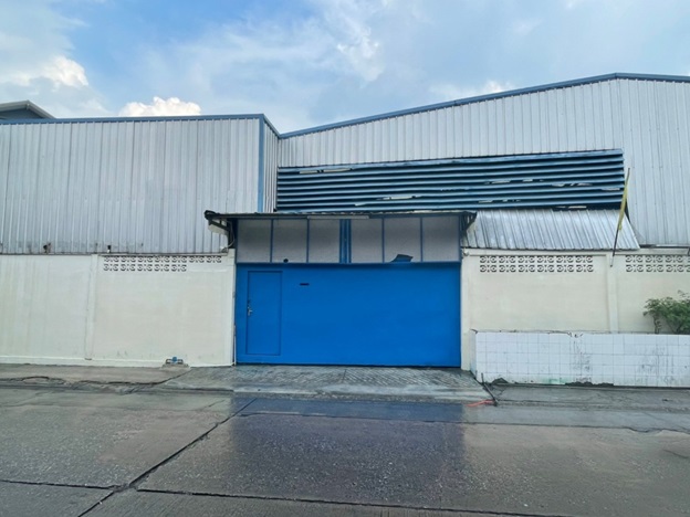 For RentWarehouseRathburana, Suksawat : For Rent: Warehouse for rent with office, area 300 square meters, good condition, Soi Suk Sawat, behind Indy Market / near Dao Khanong, near Rama 2, very good location