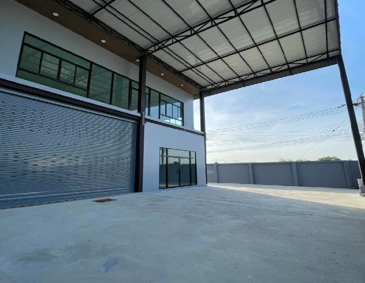 For RentWarehouseRathburana, Suksawat : For Rent: Warehouse with office for rent, newly built, total usable area 550 square meters / Soi Pracha Uthit 90, Thung Khru, 900 meters into the alley / parking for 6 cars / large vehicles can enter and exit