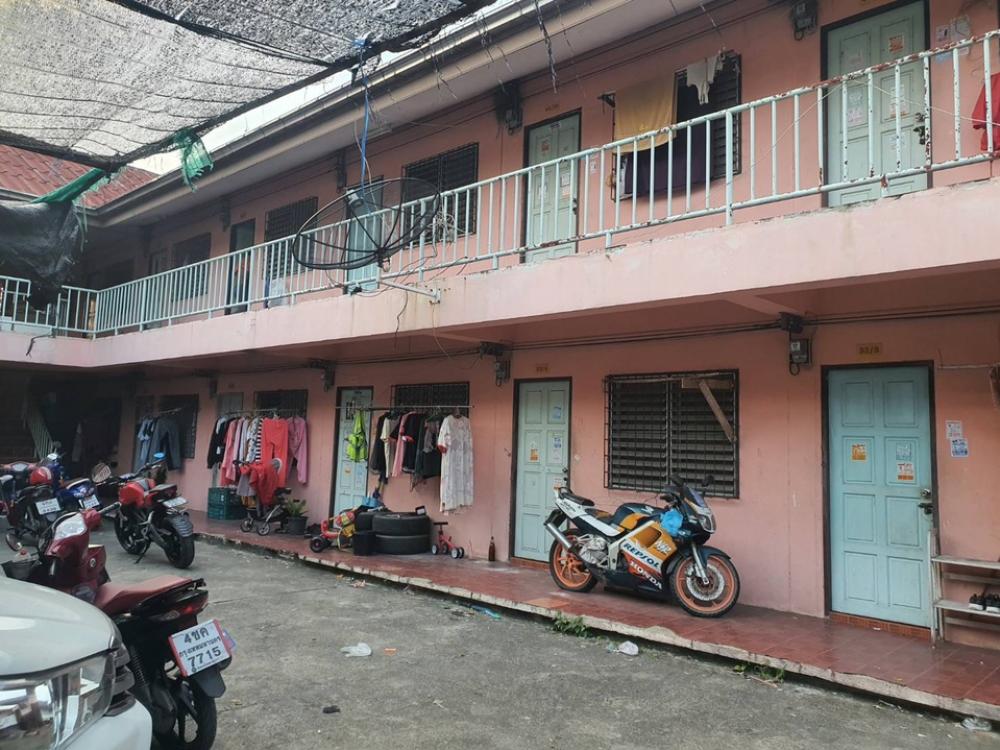 For SaleBusinesses for saleBang kae, Phetkasem : ❤️❤️❤️Dormitory for sale, Phetkasem 87 area, near Om Noi Municipality, near laundry factory, total of 22 rooms, 2 floors, price 7 million, size 173 sq m. Interested, contact line/tel 0859114585 ❤️❤️Rent 1600-1700 baht per room, income approximately 36,300