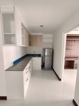 For SaleCondoPattanakan, Srinakarin : Newly renovated condo, swimming pool view, THE IRIS Rama 9