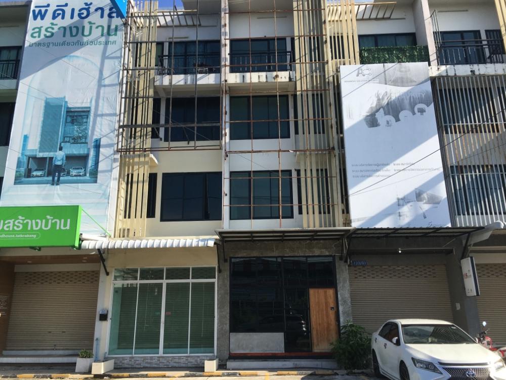 For RentShophouseLadkrabang, Suwannaphum Airport : Big commercial building, beautiful rooms, good location, lots of people see it. In front of Lat Krabang Industrial Estate