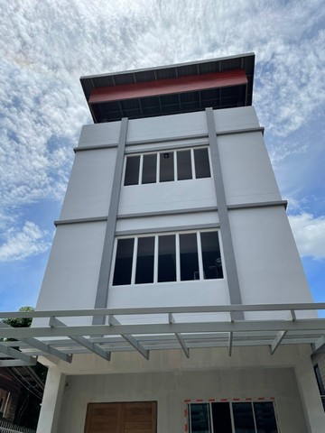 For RentHome OfficePinklao, Charansanitwong : HR970 3-storey home office for rent with roof deck, newly built, Soi Charansanitwong 67, suitable for home office or living.