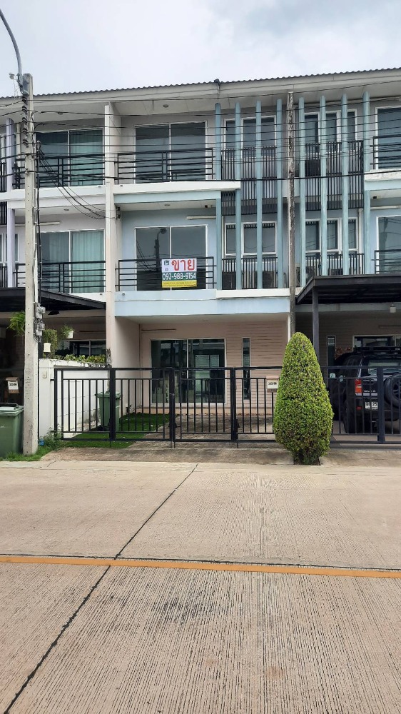 For SaleTownhouseRama5, Ratchapruek, Bangkruai : 3-storey townhome for sale, Vista Park, Sathorn-Pinklao, next to The Wallk at 23. 3 wa, the house has never been