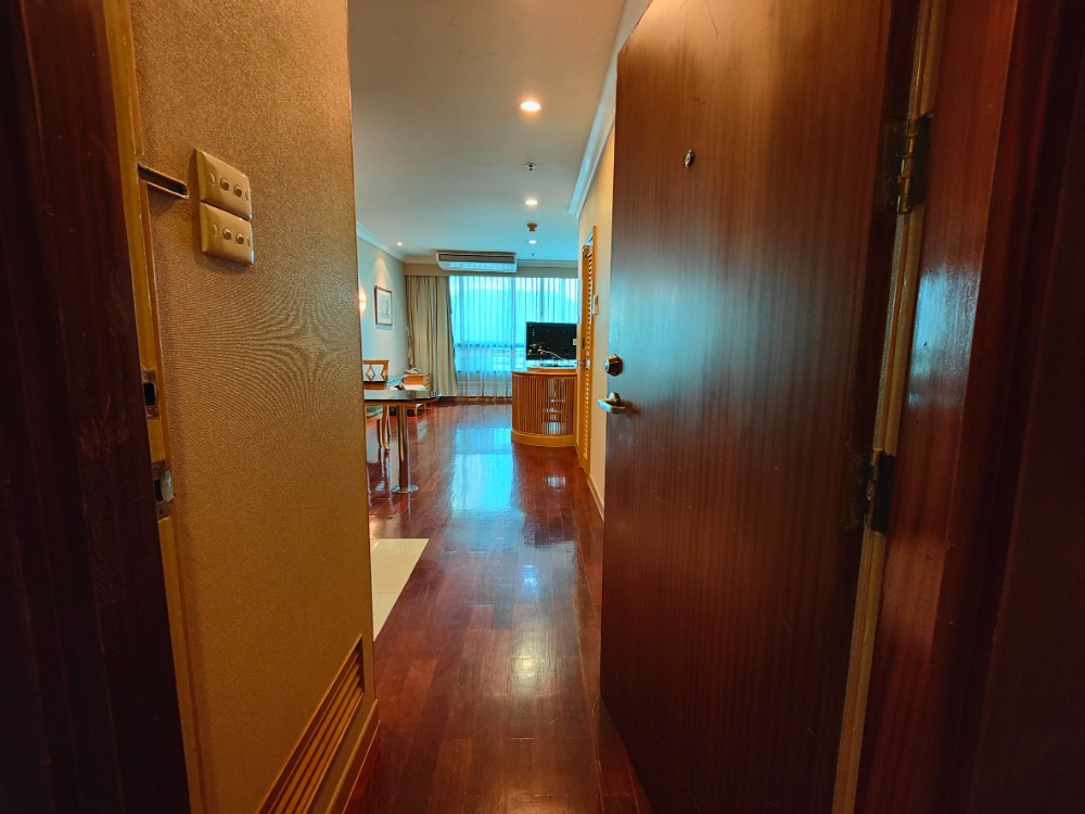 For RentCondoWitthayu, Chidlom, Langsuan, Ploenchit : For Rent President Place 14th floor, size: 46 sqm. Studio room 1 bathroom, Close to BTS Chit Lom