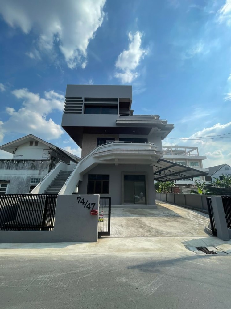 For SaleOfficeNawamin, Ramindra : 3-storey detached house for sale, 98 square meters, Soi Nawamin 85, Bueng Kum District, 6 bedrooms, 4 bathrooms